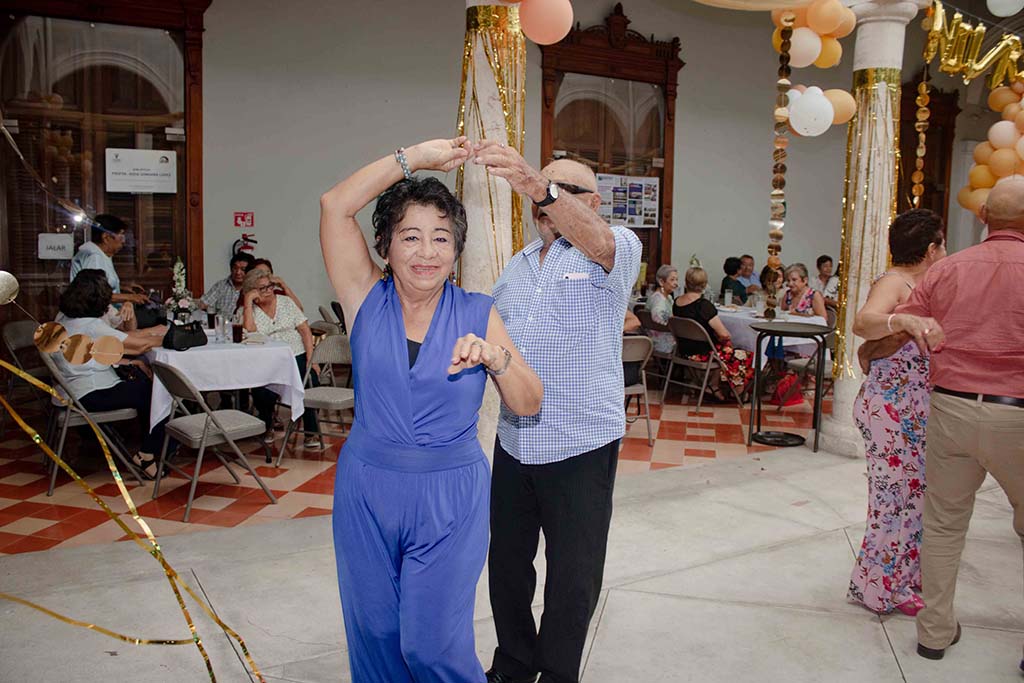 Personas adultas mayores celebran los 24Â° Aniversario de la fundaciÃ³n del CEJUPE