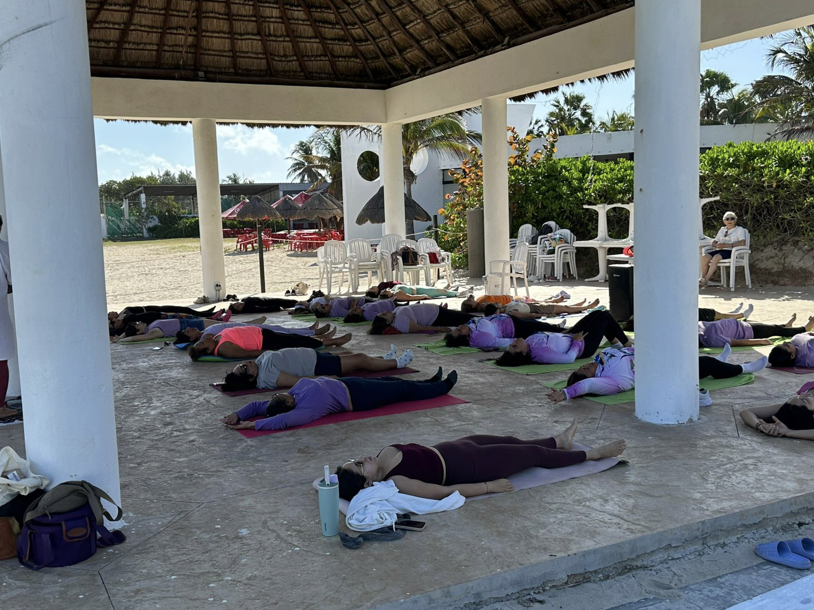 Yoga frente al mar.